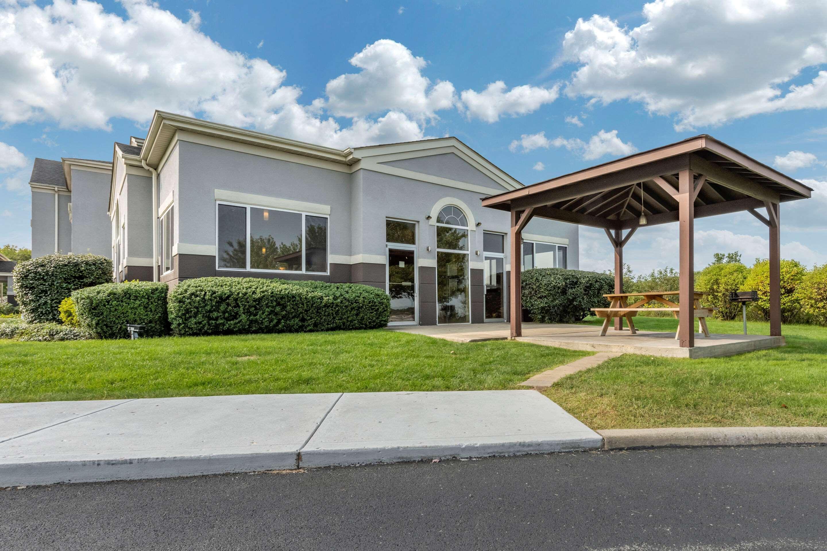 Comfort Inn & Suites Butler Exterior foto